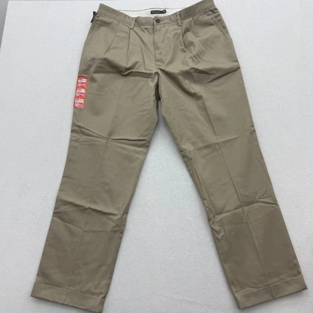 Dockers D3 Classic Fit Khaki Pants Mens 36x32 Tan Pleated Stain Defender‎ NEW